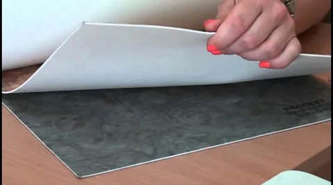 تصویر 2 از کفپوش طوسی با طول عمر بالا و کیفیت تضمینی